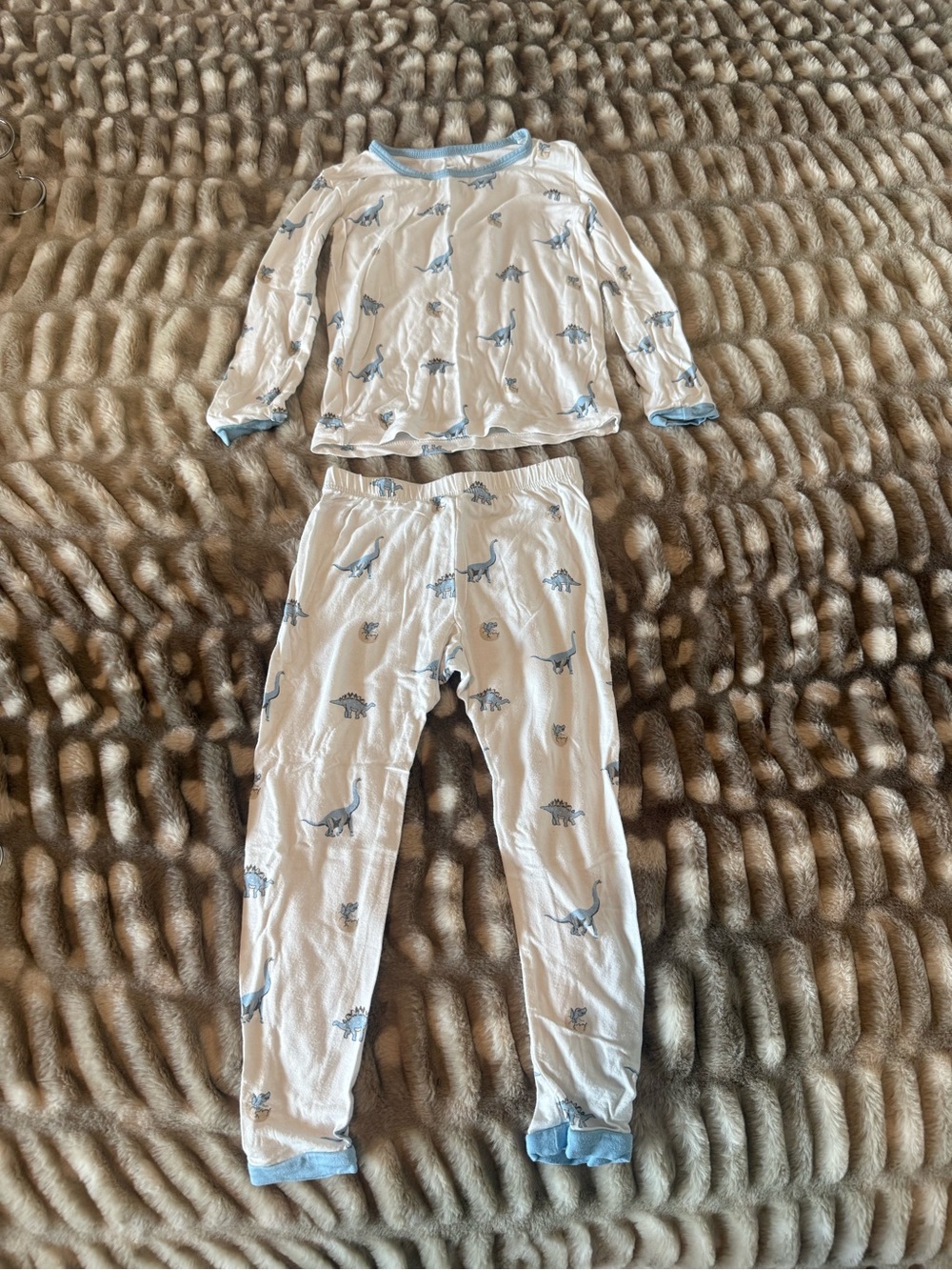Kyte BABY White and Light Blue Dinosaur Pajama Set
